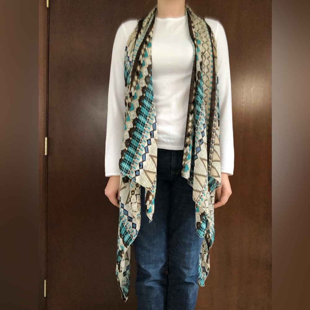 Geometric Patterned Tunic with Blue Accents